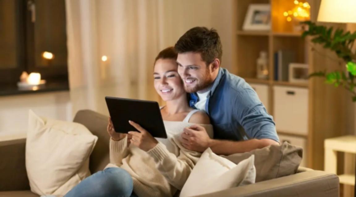 Persona revisando su plan de ahorro personal